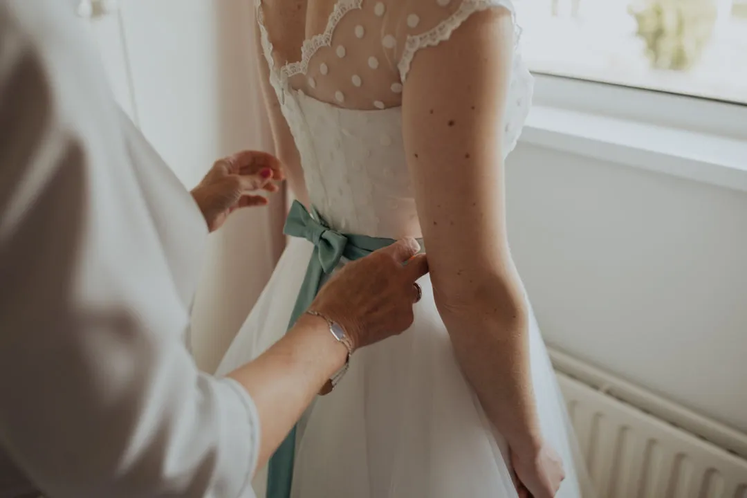 Retro Cap sleeve White Polka Dot Short Wedding Dress Vintage Tea length Wedding Dress with Polka Dots
