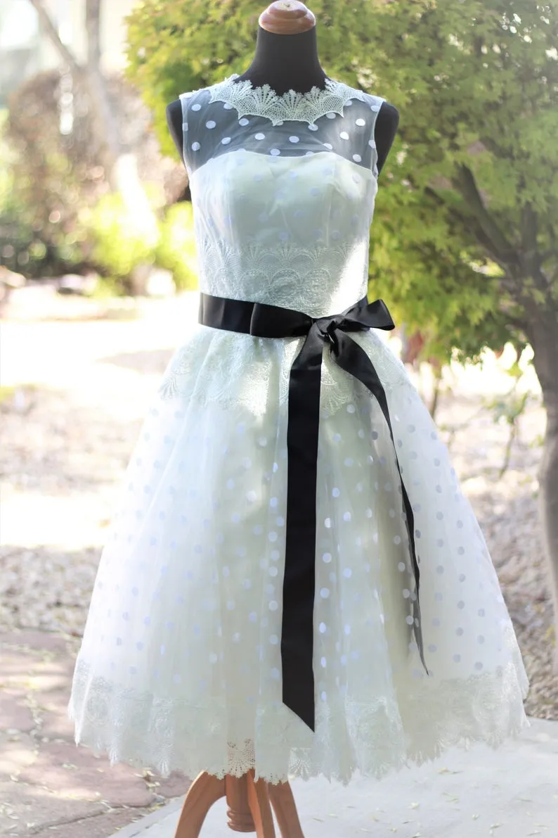 Retro Style Stunning Polka Dot 1950s Style Modest Tea Length Wedding Dress